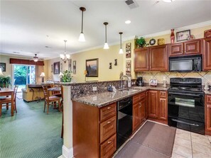 Condo, Multiple Beds, Hot Tub, Mountain View | Private kitchen | Fridge, microwave, stovetop, dishwasher