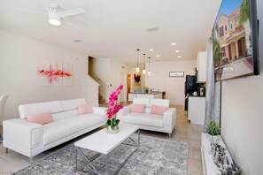 Villa (5 Bedrooms) | Living room