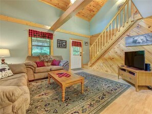 Living room - Eagle Creek, 2 Bedrooms, Hot Tub, Porch, Sleeps 6 (Gatlinburg)