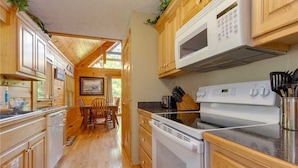 Unclassified image, 3 of 30, button - Enchanted View Lodge, 3 Bedrooms, Pool Access, Mountain View, Sleeps 10 (Gatlinburg)