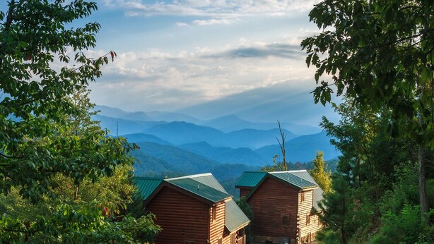 Unclassified image, 1 of 30, button - Enchanted View Lodge, 3 Bedrooms, Pool Access, Mountain View, Sleeps 10 (Gatlinburg)