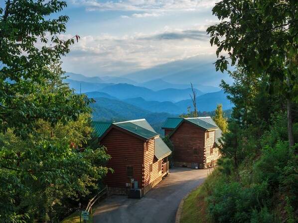 Exterior - Enchanted View Lodge, 3 Bedrooms, Pool Access, Mountain View, Sleeps 10 (Gatlinburg)