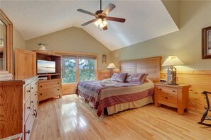 Cabin, Multiple Beds, Private Pool, Mountain View | 3 bedrooms, free WiFi - Enchanted View Lodge, 3 Bedrooms, Pool Access, Mountain View, Sleeps 10 (Gatlinburg)