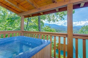 Balcony - Enchanted View Lodge, 3 Bedrooms, Pool Access, Mountain View, Sleeps 10 (Gatlinburg)