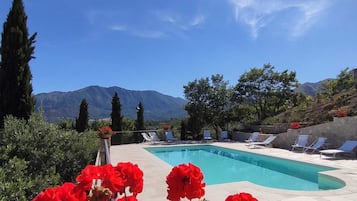 Seasonal outdoor pool, pool umbrellas, sun loungers