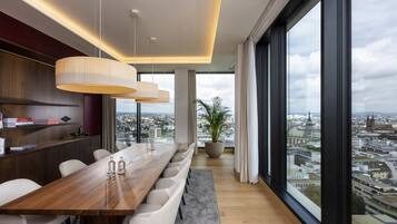 1 bedroom, premium bedding, minibar, in-room safe