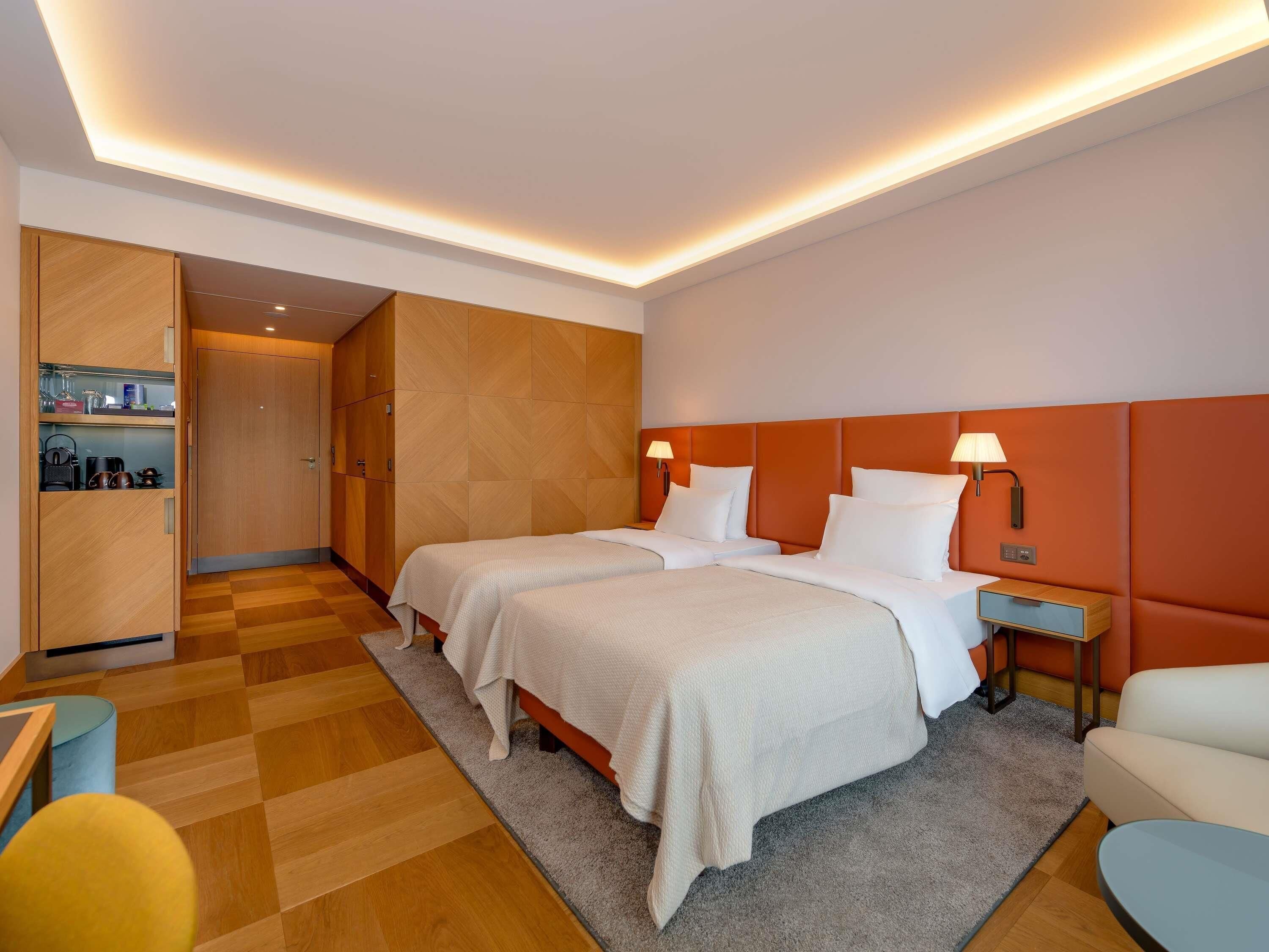 Classic Room, 1 Twin Bed | Premium bedding, minibar, in-room safe, desk