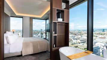 1 bedroom, premium bedding, minibar, in-room safe