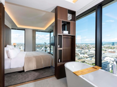 Ropa de cama de alta calidad y minibar