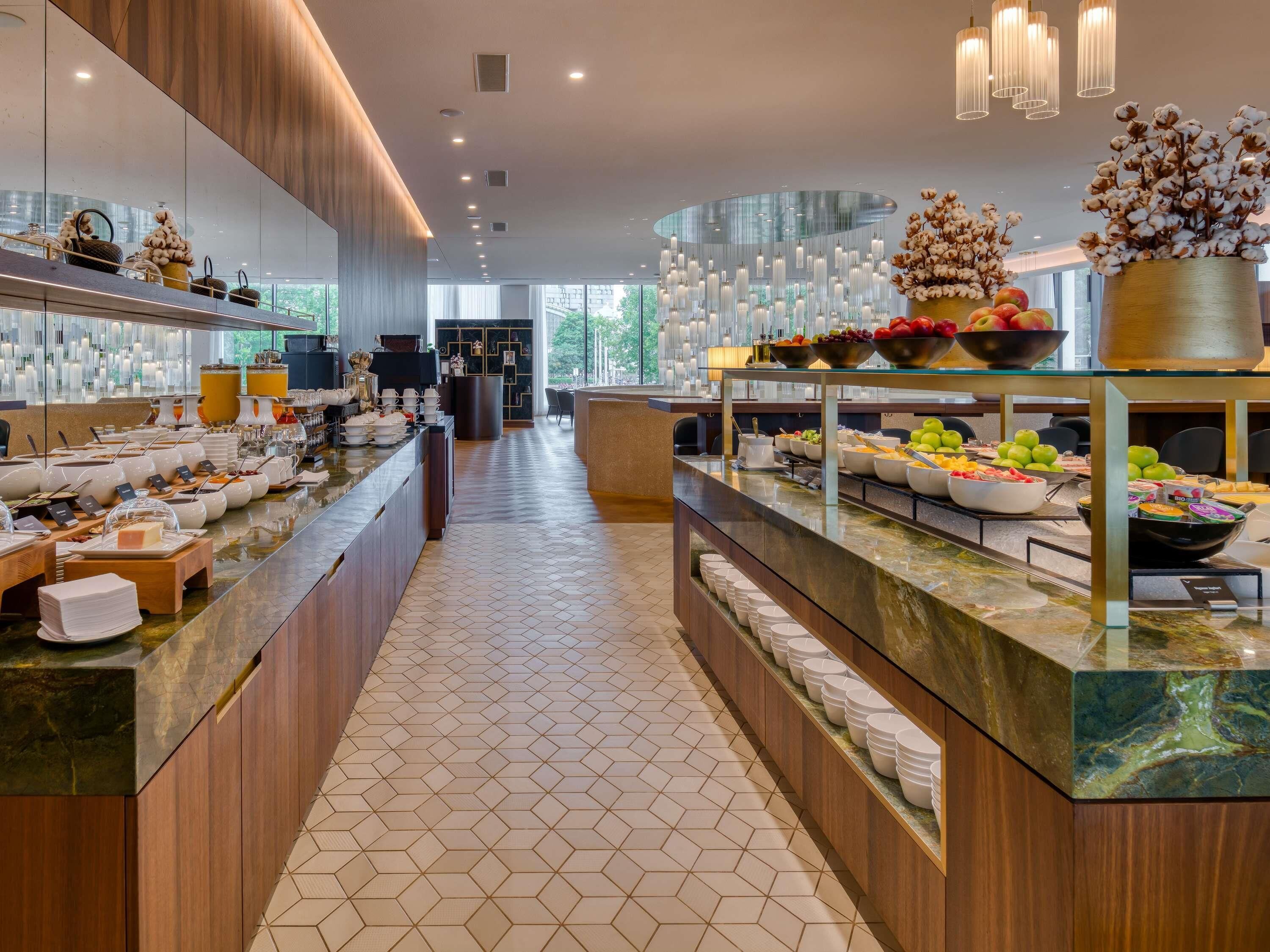 Petit déjeuner buffet (38 CHF par personne)