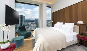 Junior Suite, 1 King Bed | Premium bedding, minibar, in-room safe, desk