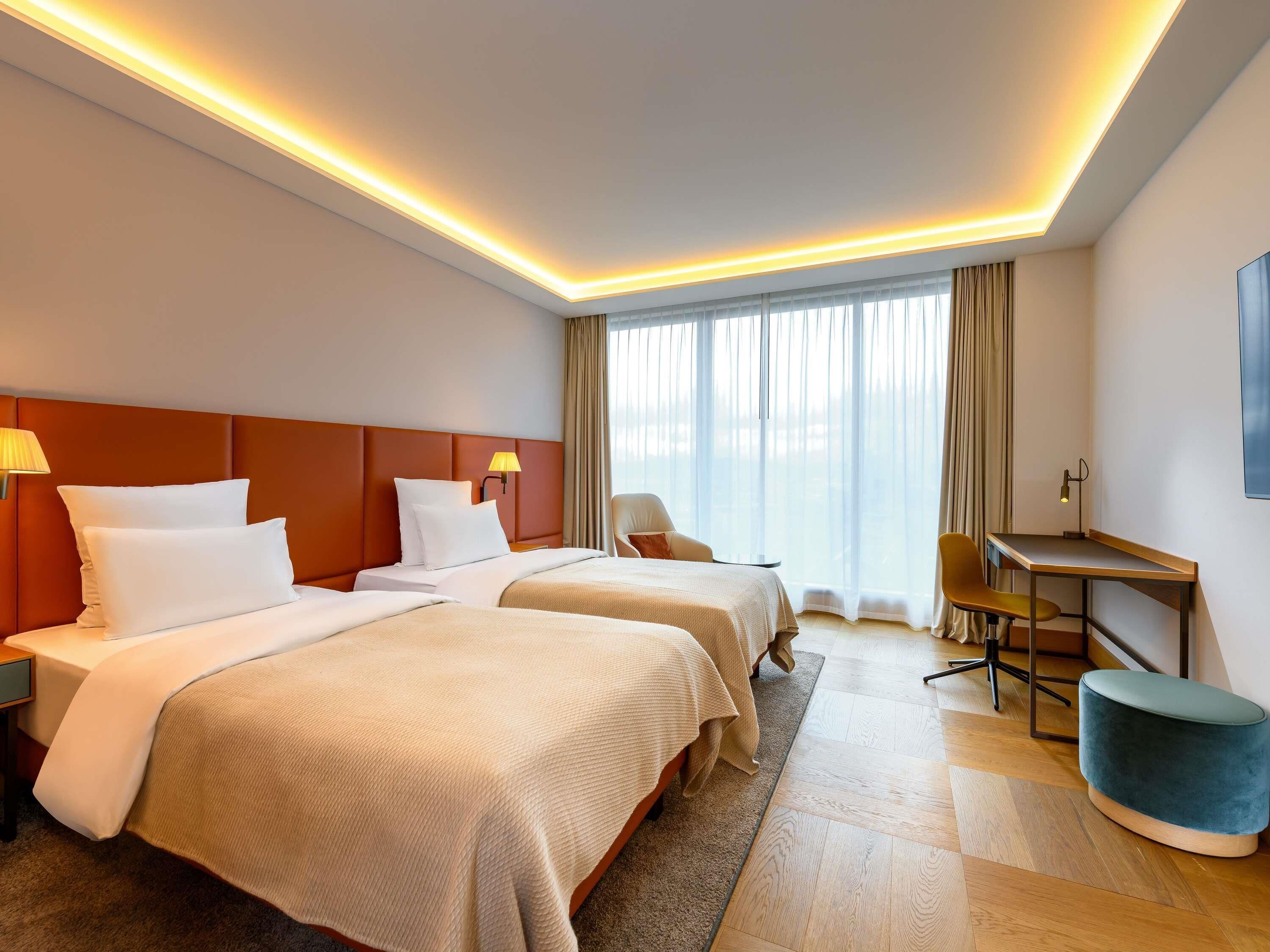 Classic Room, 1 Twin Bed | Premium bedding, minibar, in-room safe, desk