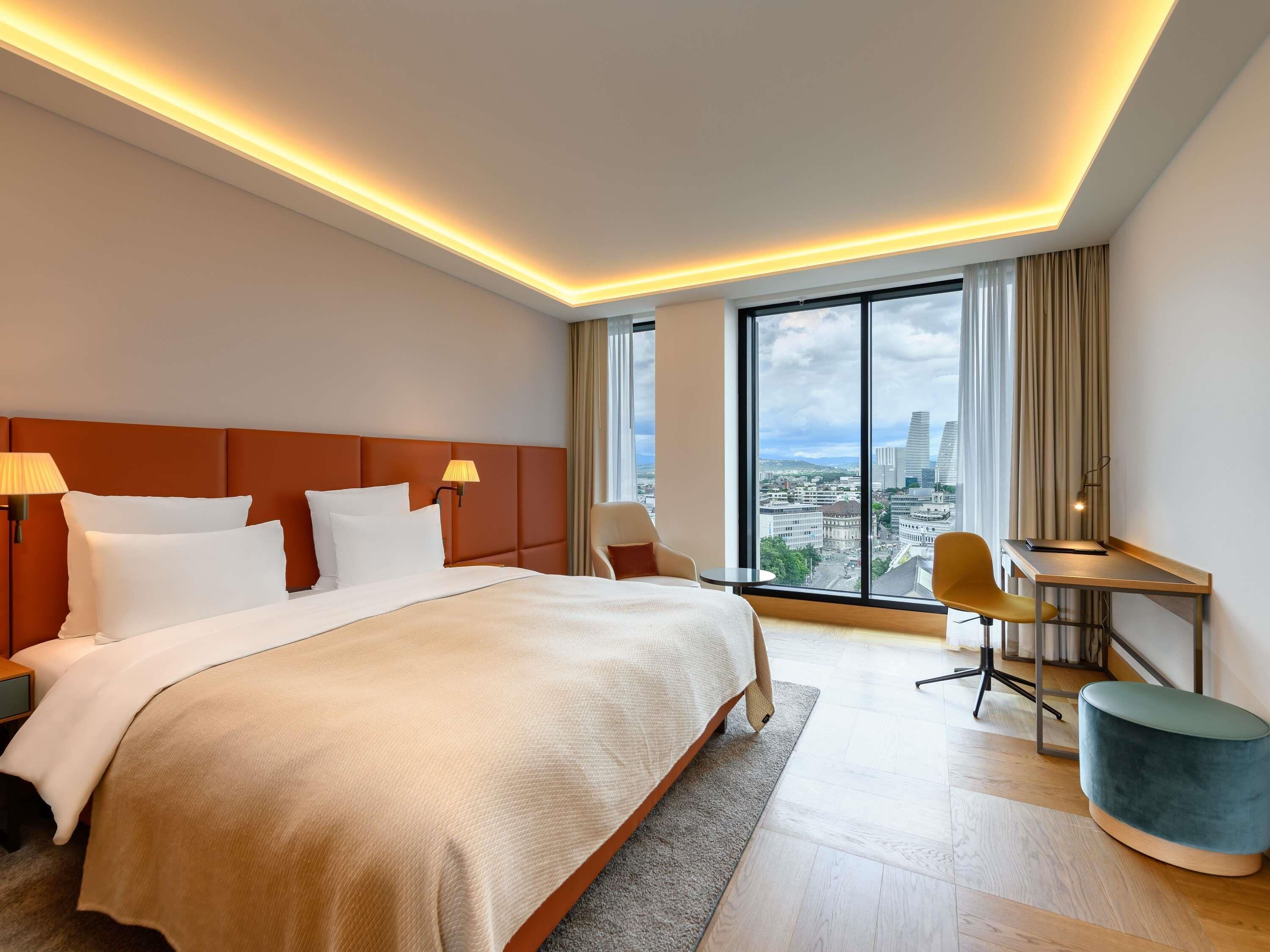 Deluxe Room, 1 King Bed | Premium bedding, minibar, in-room safe, desk