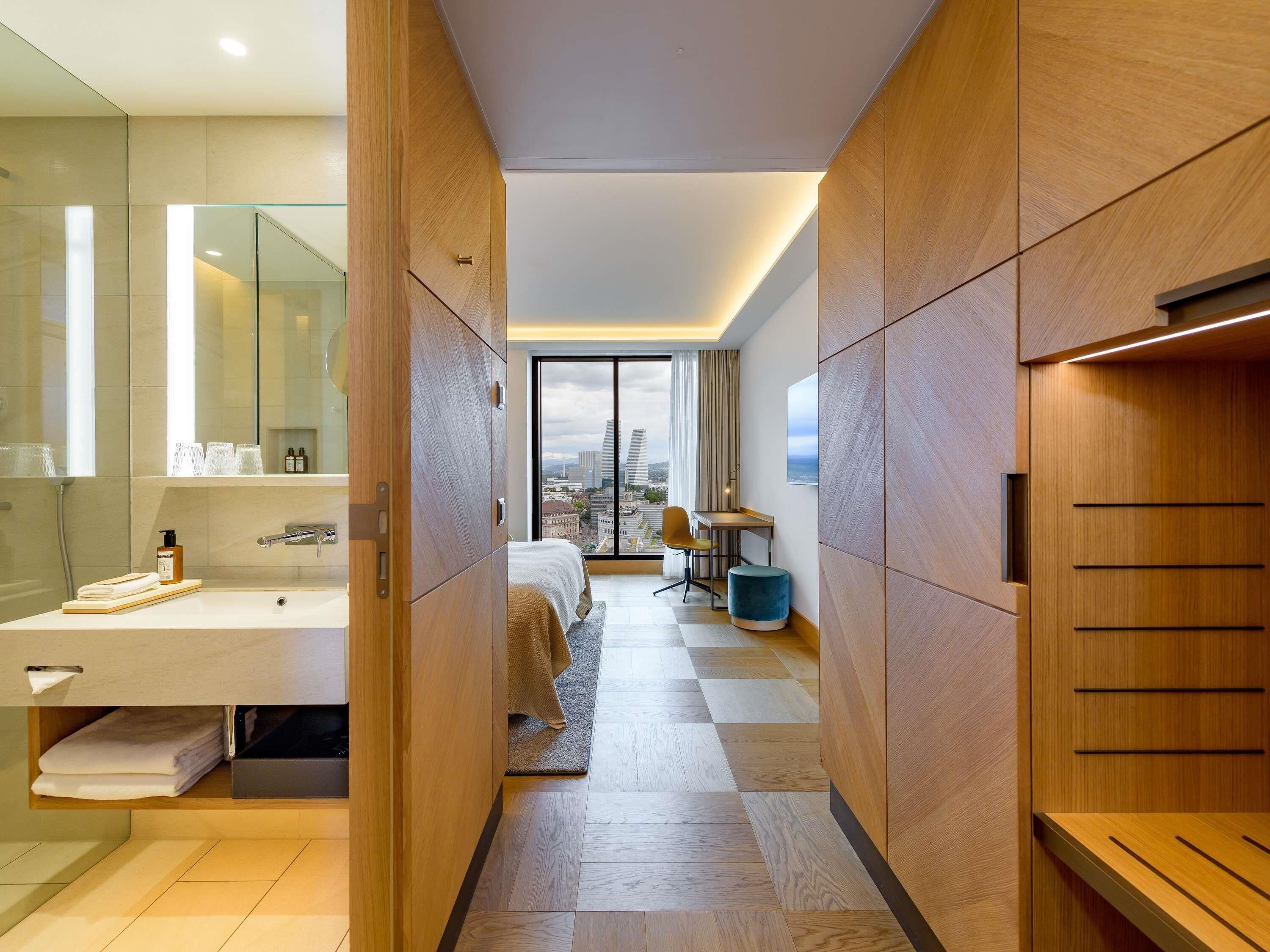 Chambre Deluxe, 1 très grand lit | Literie de qualité supérieure, minibar, coffres-forts dans les chambres