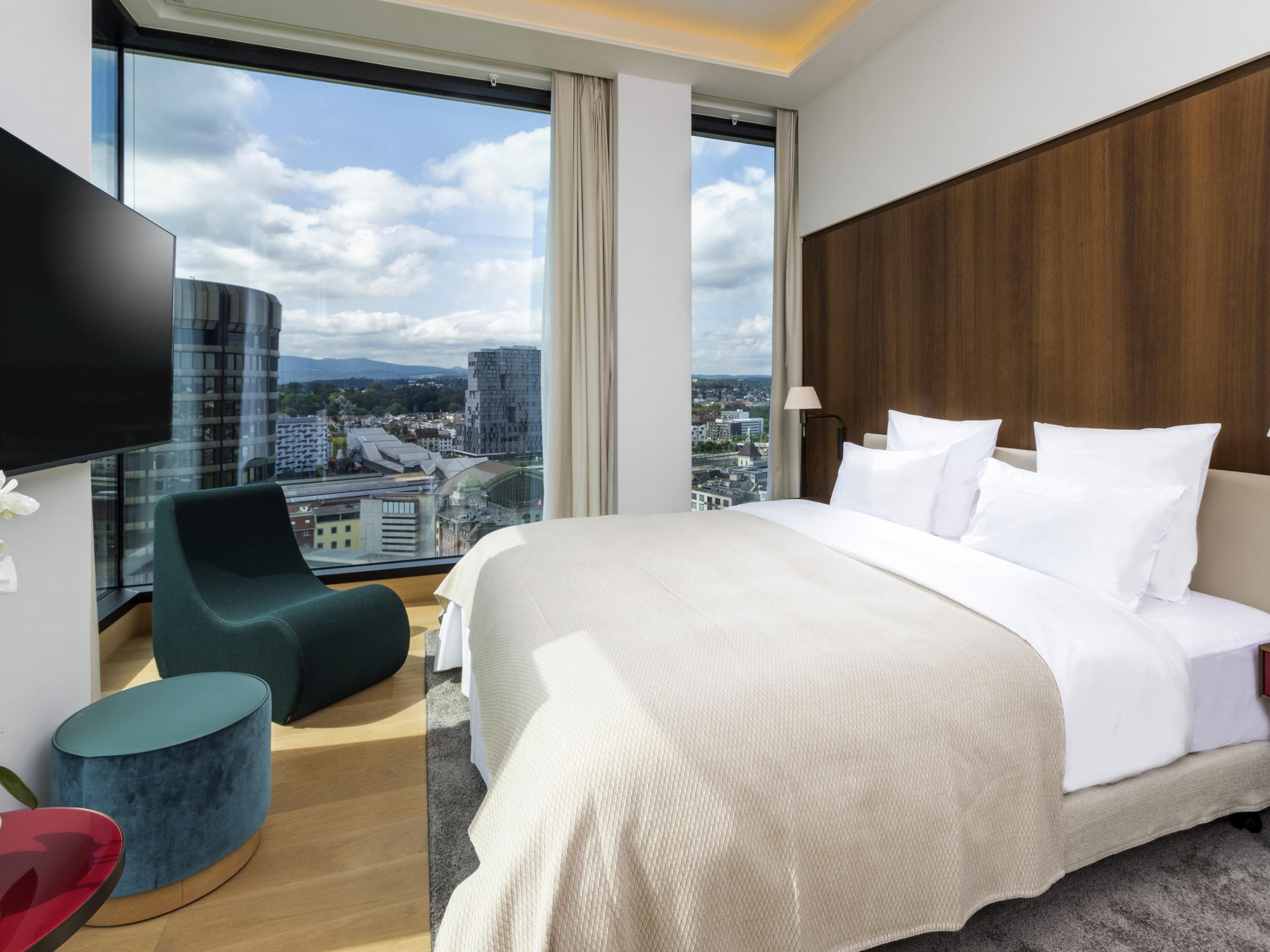 Junior Suite, 1 King Bed | Premium bedding, minibar, in-room safe, desk