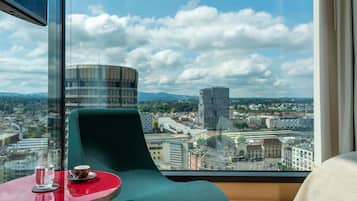 1 bedroom, premium bedding, minibar, in-room safe