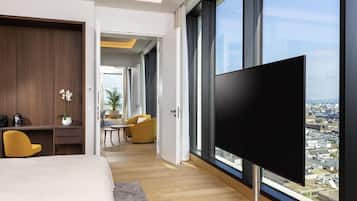 Hochwertige Bettwaren, Minibar, Zimmersafe, Schreibtisch