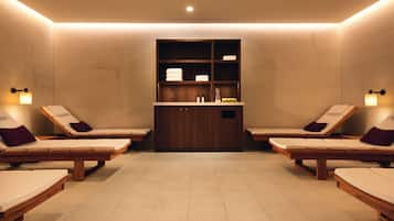 Sauna, steam room