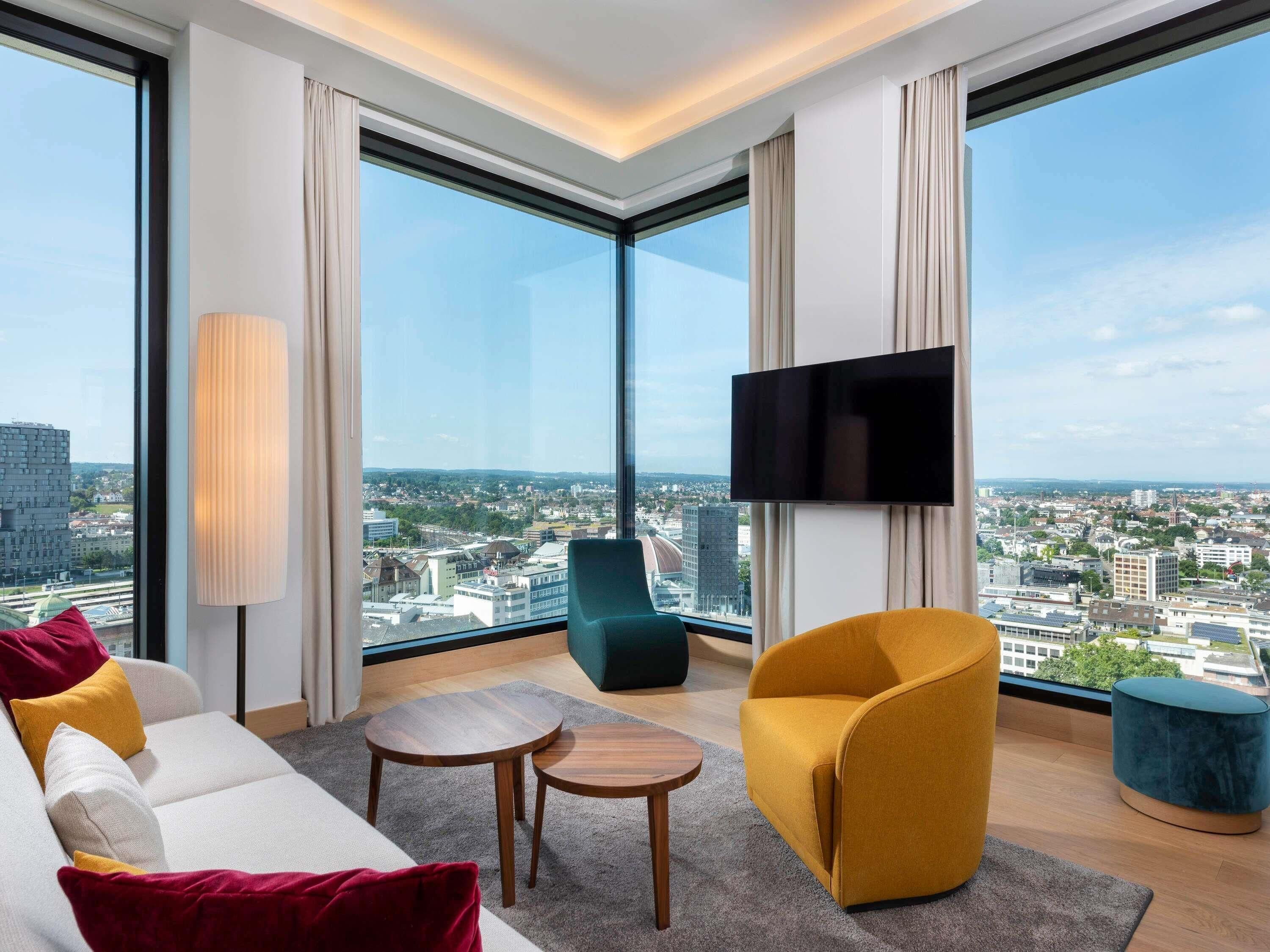 Suíte, 1 cama King (High Floor) | Roupas de cama premium, frigobar, cofres nos quartos, escrivaninha