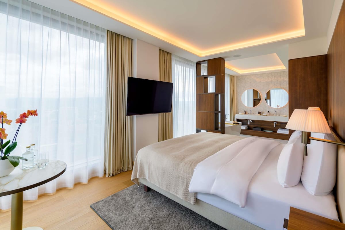 Suite Grand, 1 llit de matrimoni gran (High Floor) | 1 dormitori, roba de llit d'alta qualitat i minibar