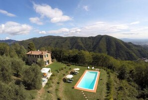 Outdoor pool - Beautiful villa with pool for relax and enjoy (Capannori, Lucca)