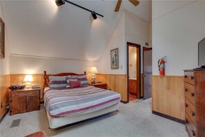 Cabin, Multiple Beds, Jetted Tub - Honey Bee Cottage, 3 Bedroom, Pool Access, Grill, Fireplace, Wifi, Sleeps 8 (Gatlinburg)