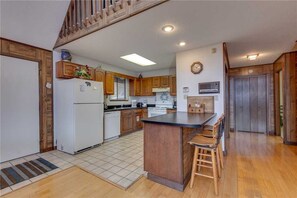 Cabin, Multiple Beds, Jetted Tub | Private kitchen | Fridge, microwave, stovetop, dishwasher - Honey Bee Cottage, 3 Bedroom, Pool Access, Grill, Fireplace, Wifi, Sleeps 8 (Gatlinburg)