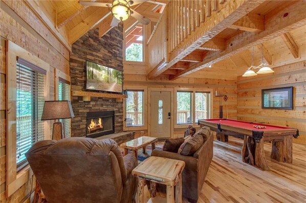 Interior - Lovers' Hideaway, 1 Bedroom, Jetted Tub, Private, Pool Table, Sleeps 4 (Gatlinburg)