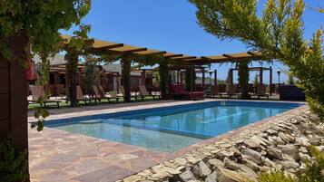 Kolam renang outdoor