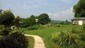 Property grounds - Cosy chapel cottage at Peregrine Hall with pool and walking distance into town (Lostwithiel)