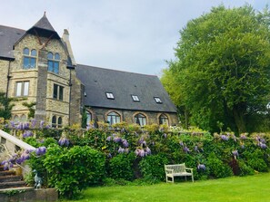 Exterior - Cosy chapel cottage at Peregrine Hall with pool and walking distance into town (Lostwithiel)
