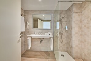 Bathroom shower - Calanova Sports Residence (Palma de Mallorca)