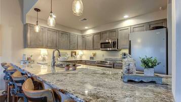 Condo, Multiple Beds, Hot Tub, Mountain View | Private kitchen | Fridge, microwave, stovetop, dishwasher