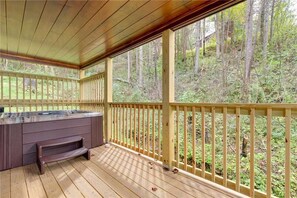 Balcony - Simply Unforgettable, 1 Bedroom, Bonus Loft, Arcade, Hot Tub, Sleeps 6 (Gatlinburg)