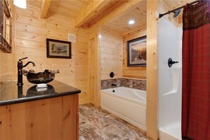 Kabin, Beberapa Tempat Tidur, hot tub, pemandangan gunung | Kamar mandi | Handuk