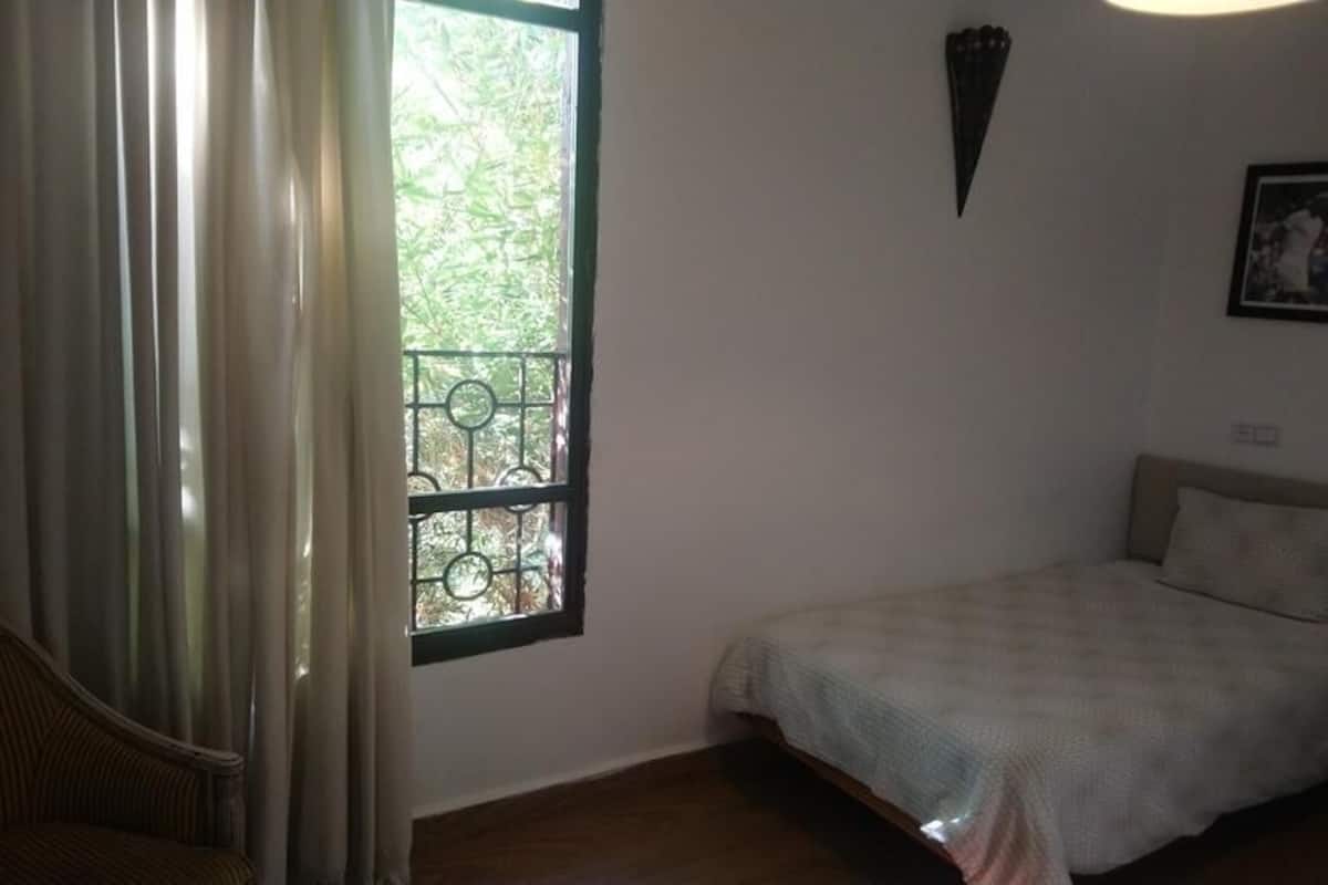 Cortinas blackout, cunas gratuitas y camas plegables/adicionales