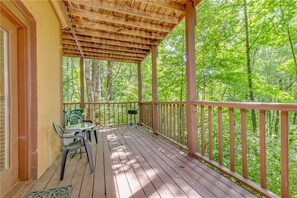 Balcony - Smoky View Chalet, 2 Bedrooms, Pool Table, Foosball, Pool Access, Sleeps 6 (Gatlinburg)