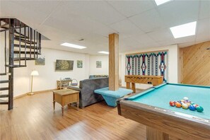 Room - Smoky View Chalet, 2 Bedrooms, Pool Table, Foosball, Pool Access, Sleeps 6 (Gatlinburg)