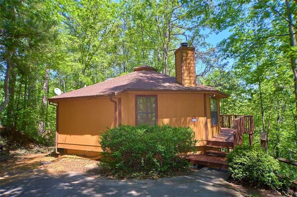 Exterior - Smoky View Chalet, 2 Bedrooms, Pool Table, Foosball, Pool Access, Sleeps 6 (Gatlinburg)
