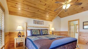 Cabin, Multiple Beds, Hot Tub, Mountain View - Timeless Mountain View, 3 Bedrooms, Pool Access, Hot Tub, Arcade, Sleeps 10 (Gatlinburg)