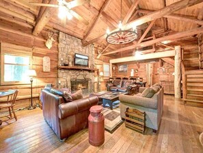 Cabin, Multiple Beds, Hot Tub, Mountain View | Living room