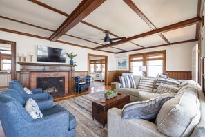 TV, fireplace, table football, ping pong - Ocean/Beach With Magnificent Views:  A Unique New England Experience ! (Kennebunk)