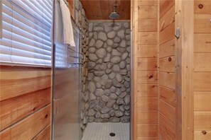 Cabin, Multiple Beds, Hot Tub, Pool View | Bathroom