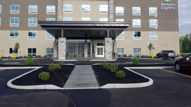 Front of property - Holiday Inn Express (Lockport)