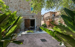 Outdoor dining - Charming apartments in Porto-Vecchio and Araggio, between the sea and the mounta (PORTO VECCHIO)