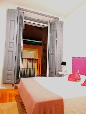 3 slaapkamers, een strijkplank/strijkijzer, wifi, beddengoed