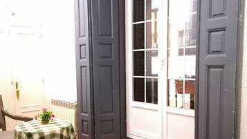 3 slaapkamers, een strijkplank/strijkijzer, wifi, beddengoed