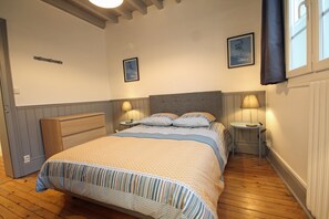 4 bedrooms, iron/ironing board, travel crib, free WiFi