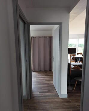 Interior - comfortable house on the ground floor, terrace, 15 minutes from the beaches, pets allowed (surzur)