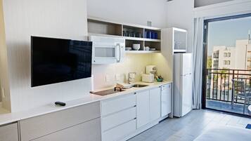 Kühlschrank, Mikrowelle, Geschirrspüler